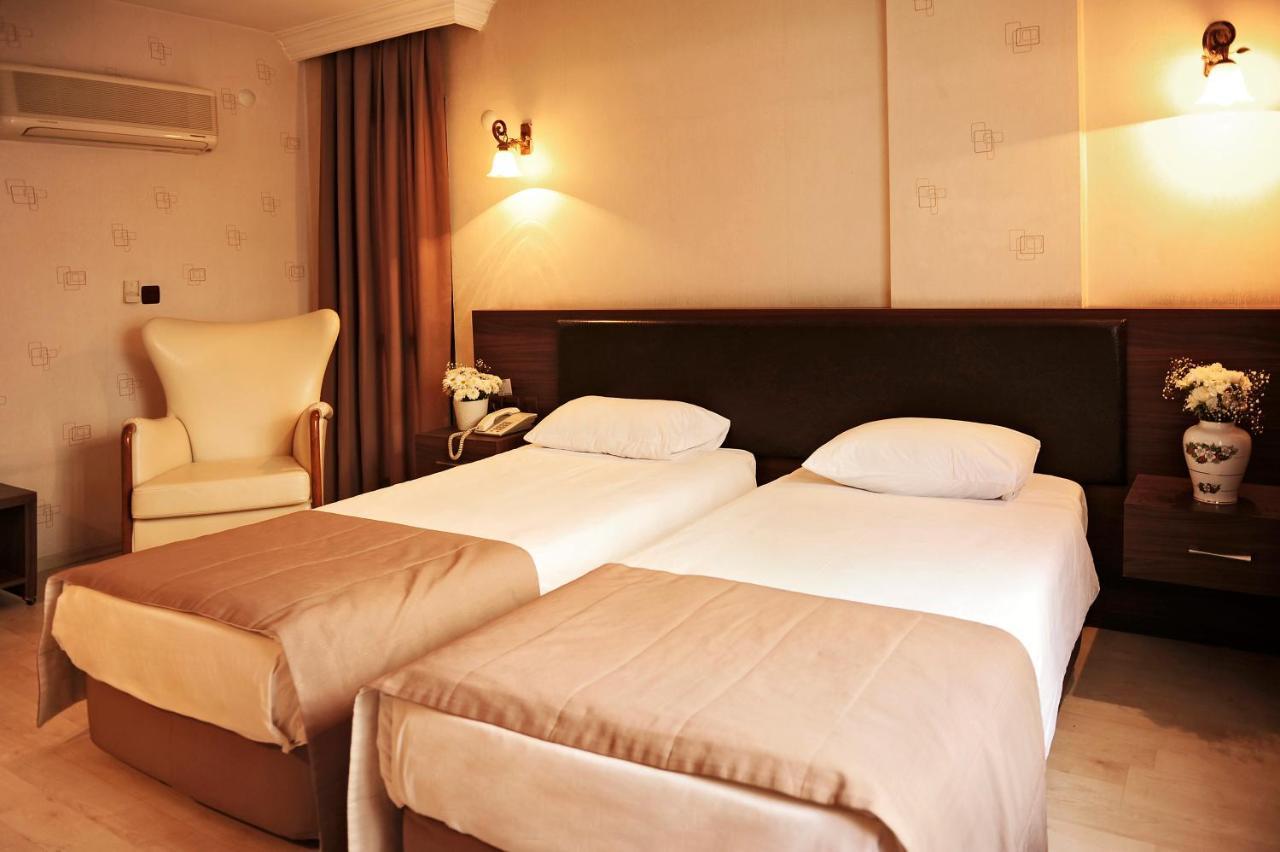 Uestuen Hotel Alsancak Izmir Exterior photo