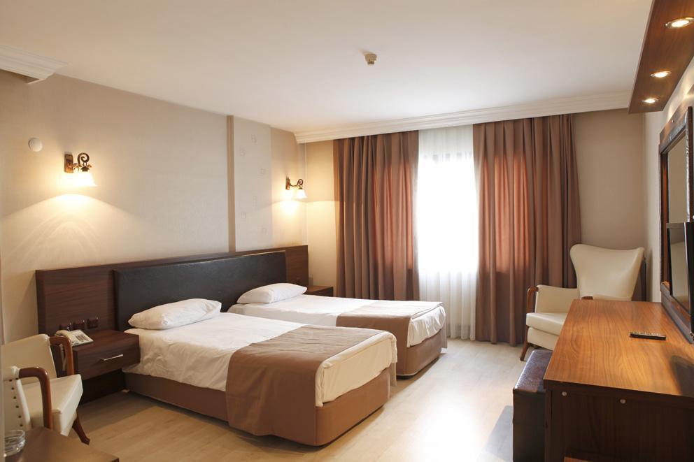 Uestuen Hotel Alsancak Izmir Exterior photo